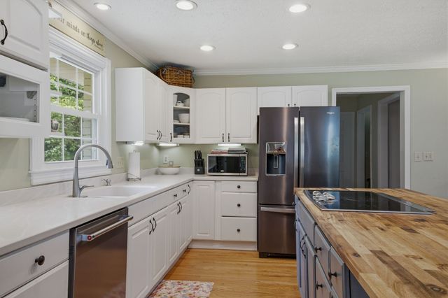 1125 Porter Rd, Burns, TN 37029