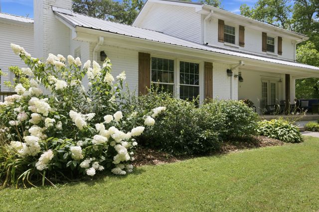 1125 Porter Rd, Burns, TN 37029
