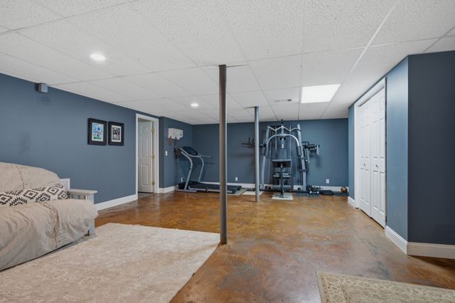 1125 Porter Rd, Burns, TN 37029