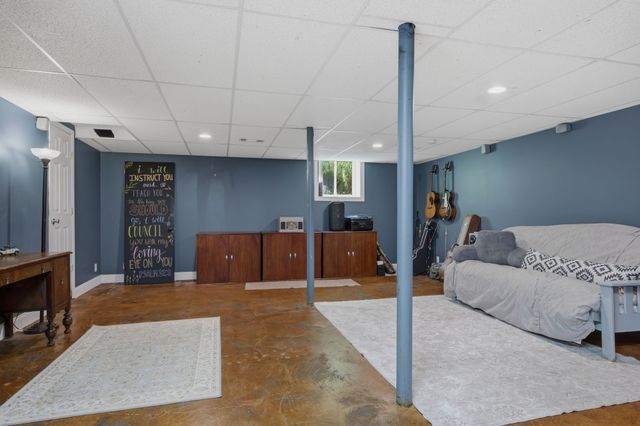 1125 Porter Rd, Burns, TN 37029