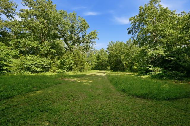 1125 Porter Rd, Burns, TN 37029