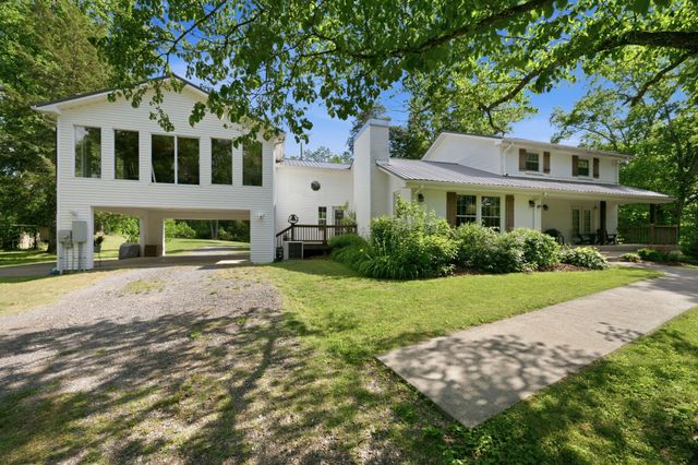1125 Porter Rd, Burns, TN 37029