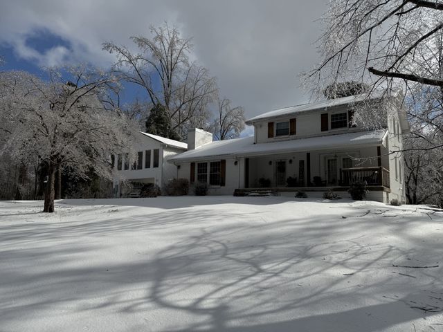1125 Porter Rd, Burns, TN 37029