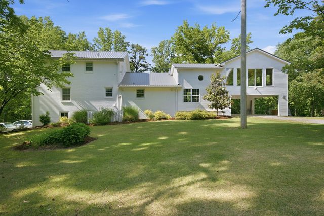 1125 Porter Rd, Burns, TN 37029