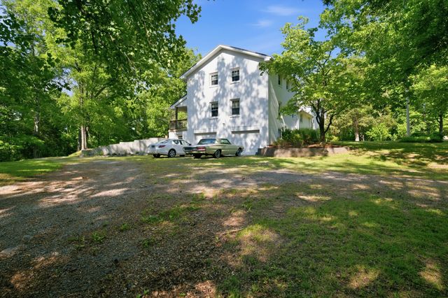1125 Porter Rd, Burns, TN 37029
