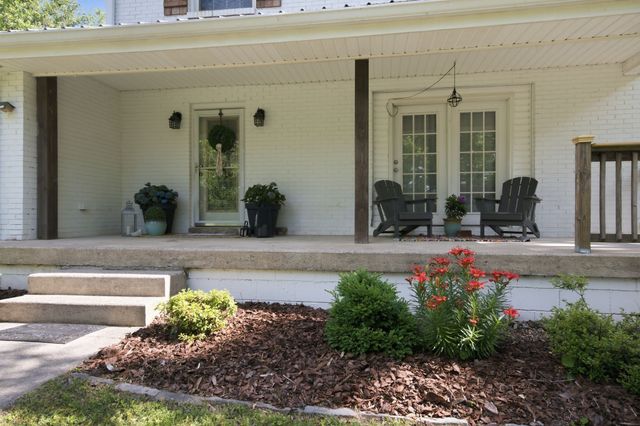 1125 Porter Rd, Burns, TN 37029