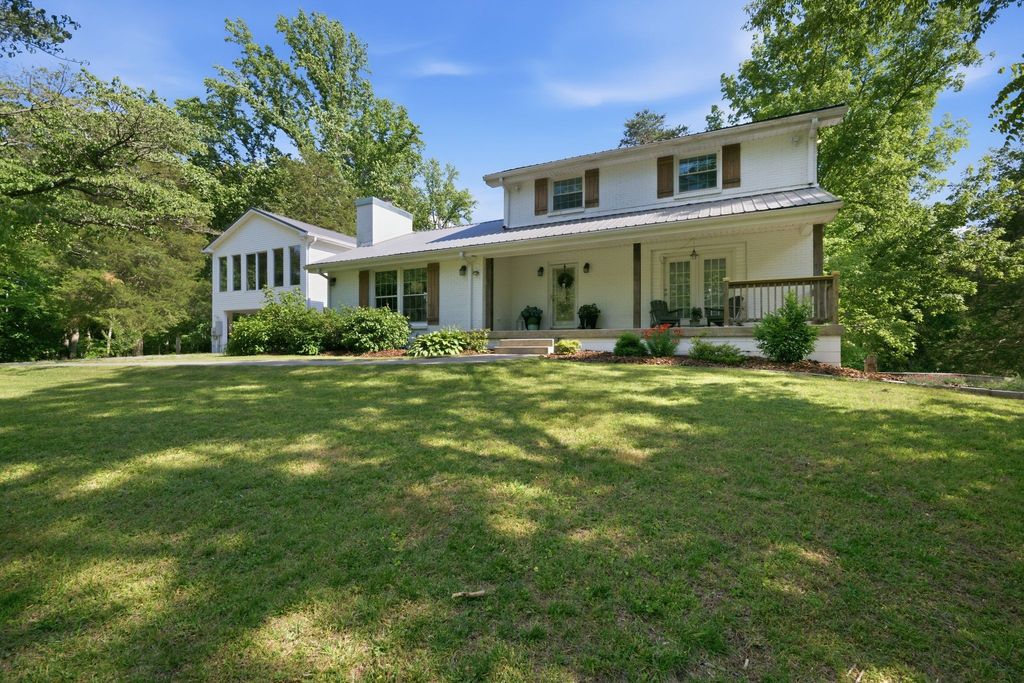 1125 Porter Rd, Burns, TN 37029
