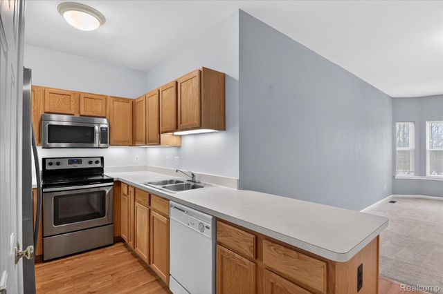 41602 Hamlet Lane, Novi, MI 48375