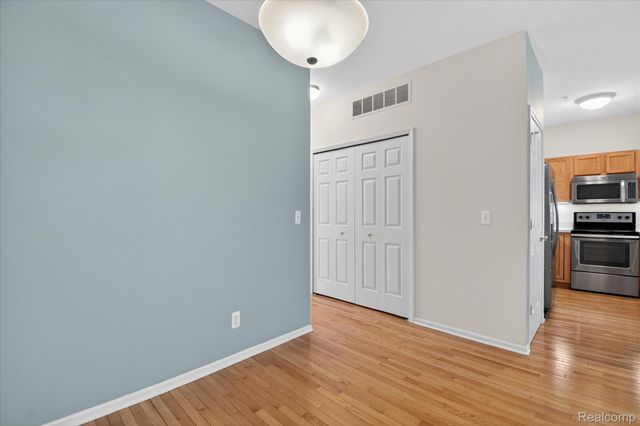 41602 Hamlet Lane, Novi, MI 48375