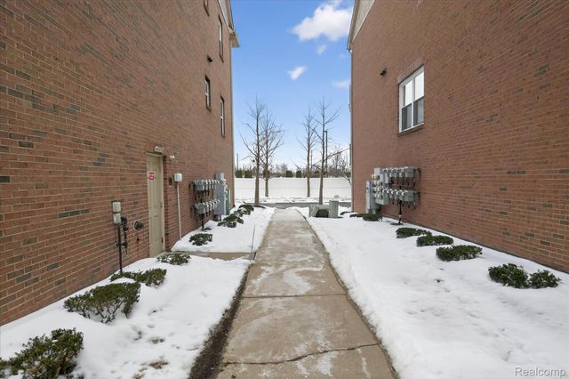 41602 Hamlet Lane, Novi, MI 48375