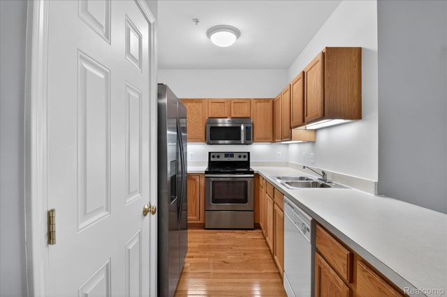 41602 Hamlet Lane, Novi, MI 48375