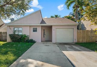 31 Peachtree Place, Boynton Beach, FL 33436