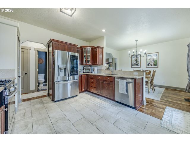 6885 SIMEON Dr, Springfield, OR 97478