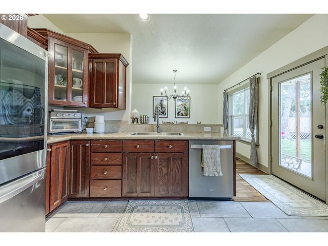 6885 SIMEON Dr, Springfield, OR 97478