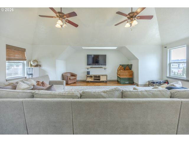 6885 SIMEON Dr, Springfield, OR 97478