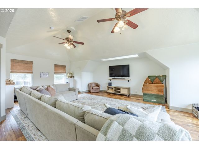 6885 SIMEON Dr, Springfield, OR 97478