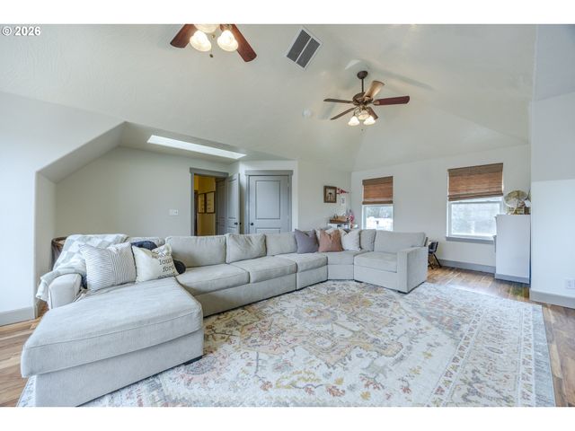 6885 SIMEON Dr, Springfield, OR 97478