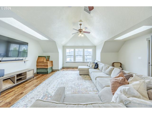 6885 SIMEON Dr, Springfield, OR 97478