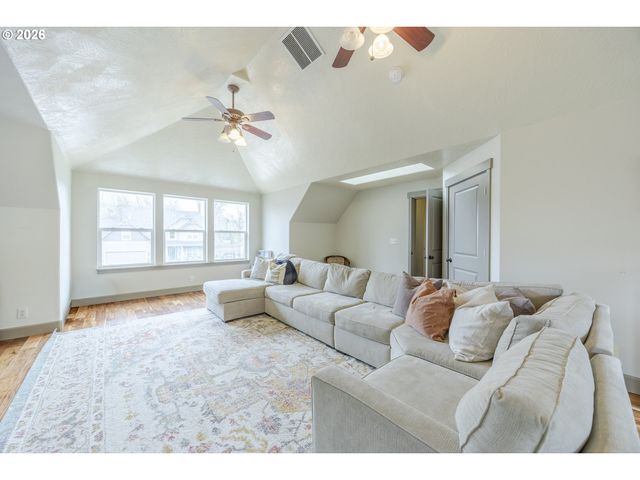 6885 SIMEON Dr, Springfield, OR 97478