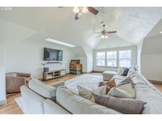 6885 SIMEON Dr, Springfield, OR 97478