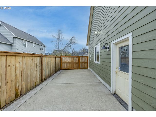 6885 SIMEON Dr, Springfield, OR 97478