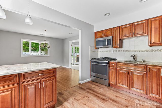 33 Caldwell Road, Edison, NJ 08817