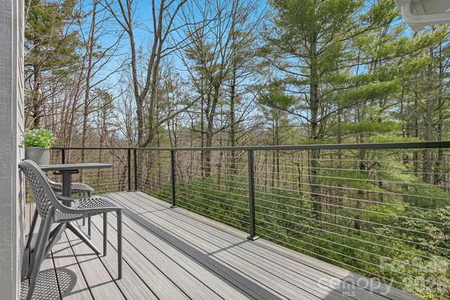 552 Kanasgowa Drive, Brevard, NC 28712