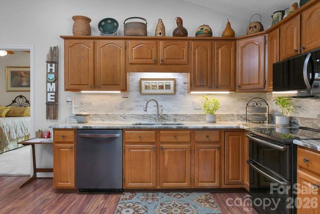 552 Kanasgowa Drive, Brevard, NC 28712