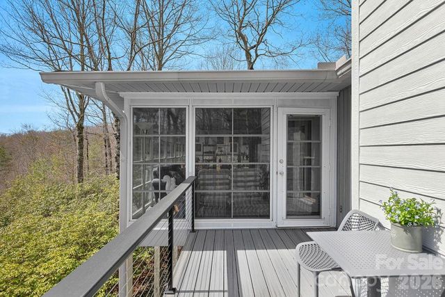 552 Kanasgowa Drive, Brevard, NC 28712