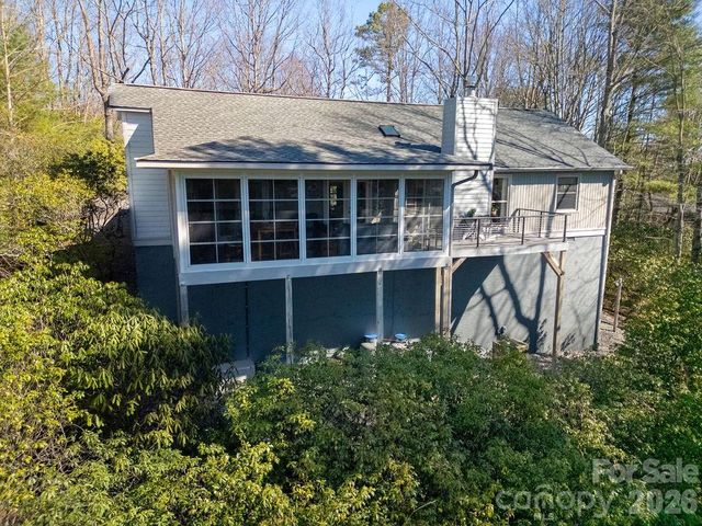 552 Kanasgowa Drive, Brevard, NC 28712