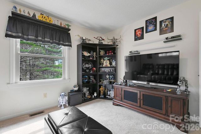 552 Kanasgowa Drive, Brevard, NC 28712