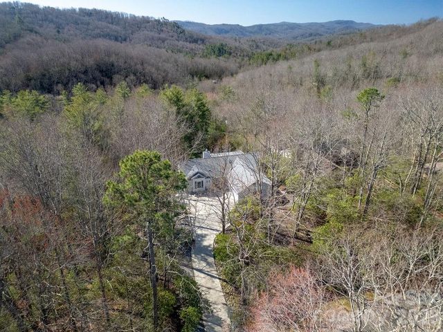 552 Kanasgowa Drive, Brevard, NC 28712