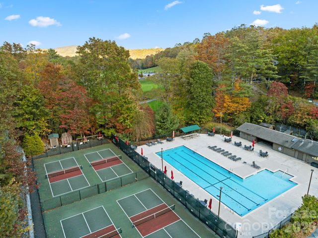 552 Kanasgowa Drive, Brevard, NC 28712