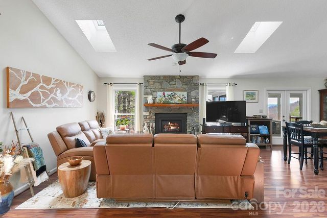 552 Kanasgowa Drive, Brevard, NC 28712