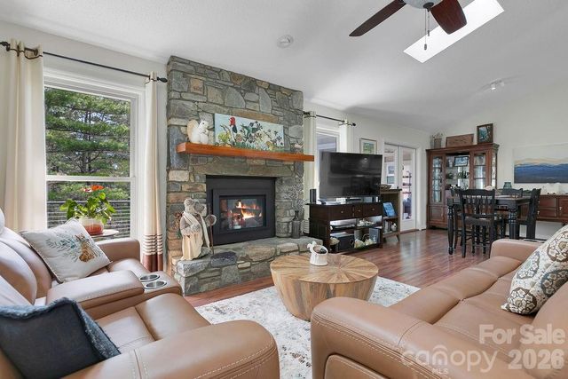 552 Kanasgowa Drive, Brevard, NC 28712