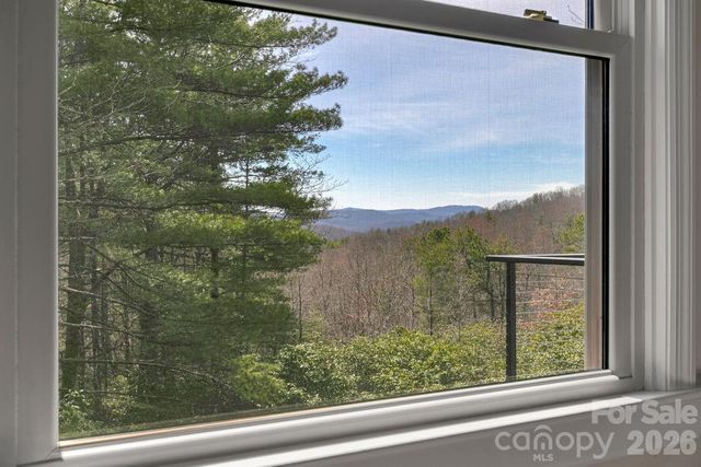 552 Kanasgowa Drive, Brevard, NC 28712