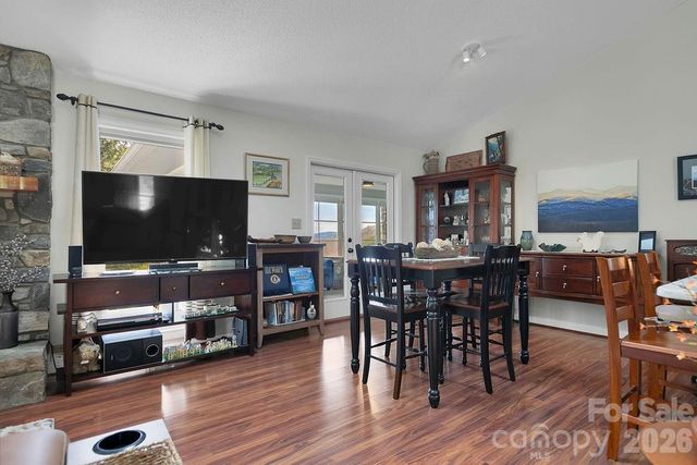 552 Kanasgowa Drive, Brevard, NC 28712