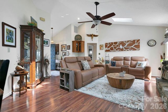 552 Kanasgowa Drive, Brevard, NC 28712