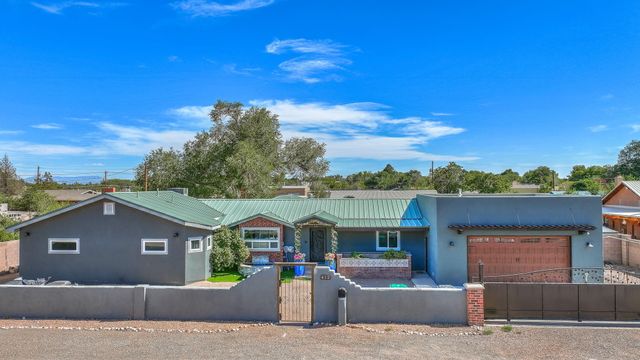 412 El Pueblo Road NW, Los Ranchos, NM 87114