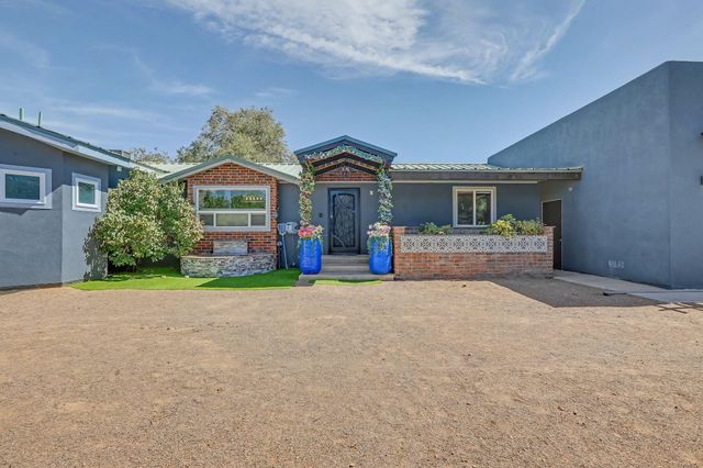 412 El Pueblo Road NW, Los Ranchos, NM 87114