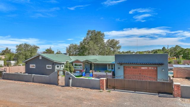 412 El Pueblo Road NW, Los Ranchos, NM 87114