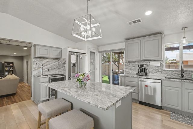412 El Pueblo Road NW, Los Ranchos, NM 87114