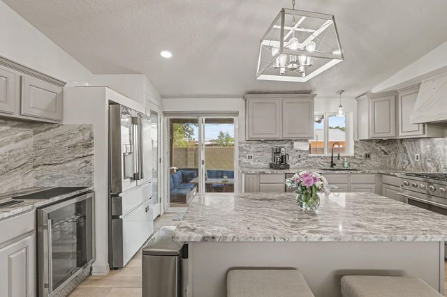412 El Pueblo Road NW, Los Ranchos, NM 87114
