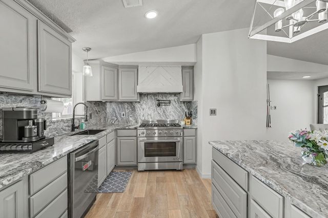 412 El Pueblo Road NW, Los Ranchos, NM 87114