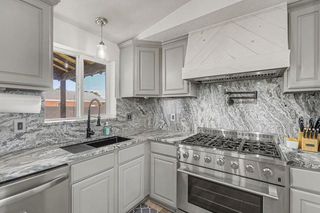 412 El Pueblo Road NW, Los Ranchos, NM 87114