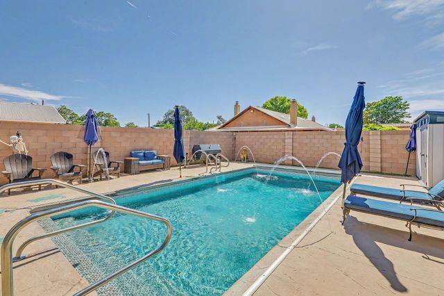 412 El Pueblo Road NW, Los Ranchos, NM 87114