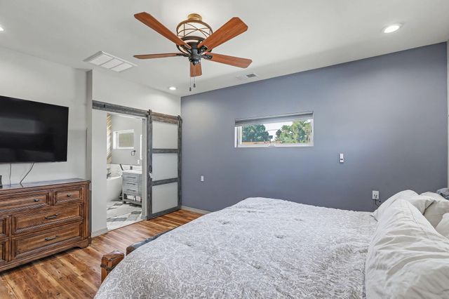 412 El Pueblo Road NW, Los Ranchos, NM 87114