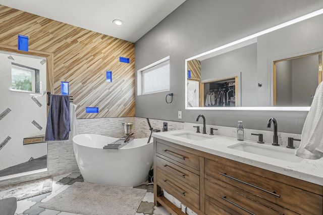 412 El Pueblo Road NW, Los Ranchos, NM 87114