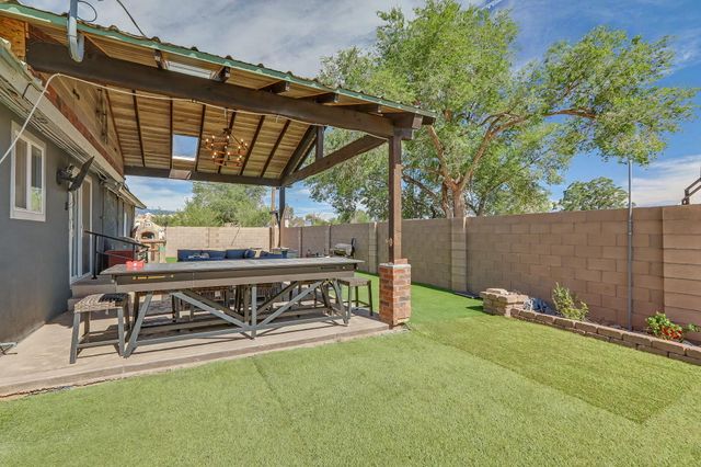 412 El Pueblo Road NW, Los Ranchos, NM 87114
