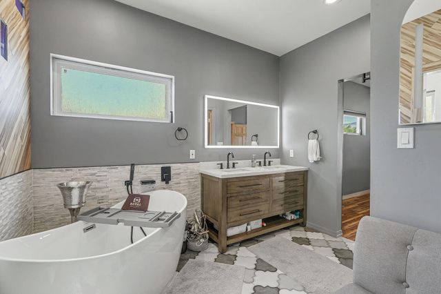 412 El Pueblo Road NW, Los Ranchos, NM 87114